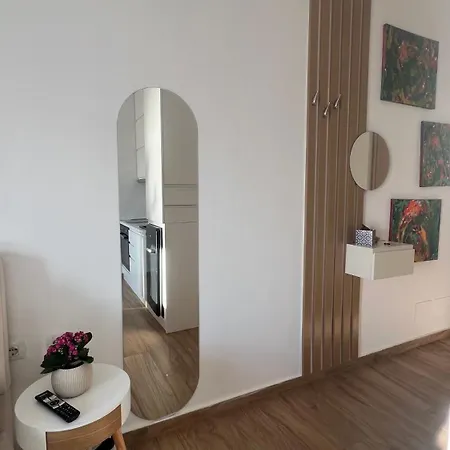 Sunny Breeze Apartment *